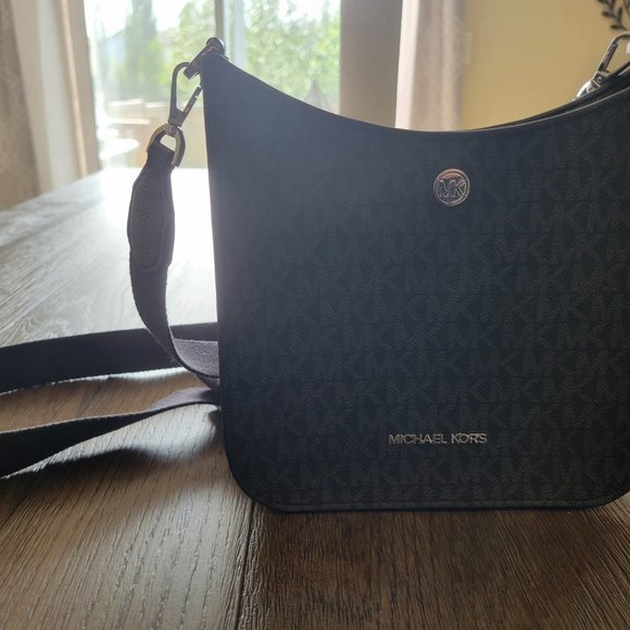 Michael Kors crossbody - Picture 2 of 3